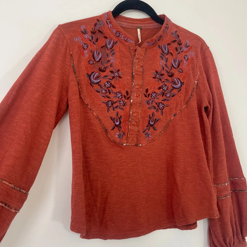 Free People Sundance Kid Rust Orange Embroidered Floral Boho Long Sleeve Top XS‎ - Picture 3 of 8